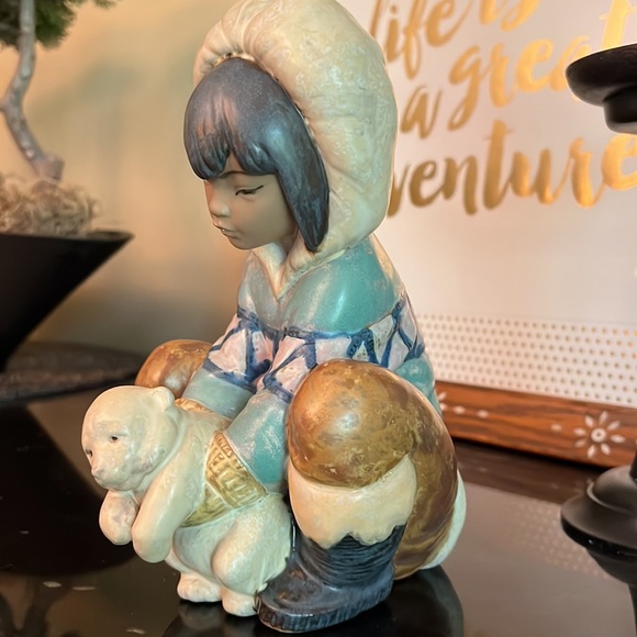Lladro Daisa Native American Eskimo Poor Bear. Pictures part of description. - Picture 3 of 13